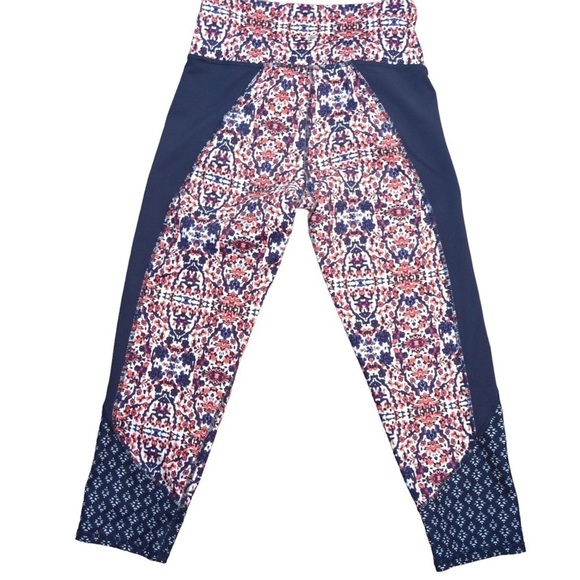 Athleta Indigo Shores Patterned Capri Chaturanga Leggings, Size XS Style 227943 - Picture 6 of 8